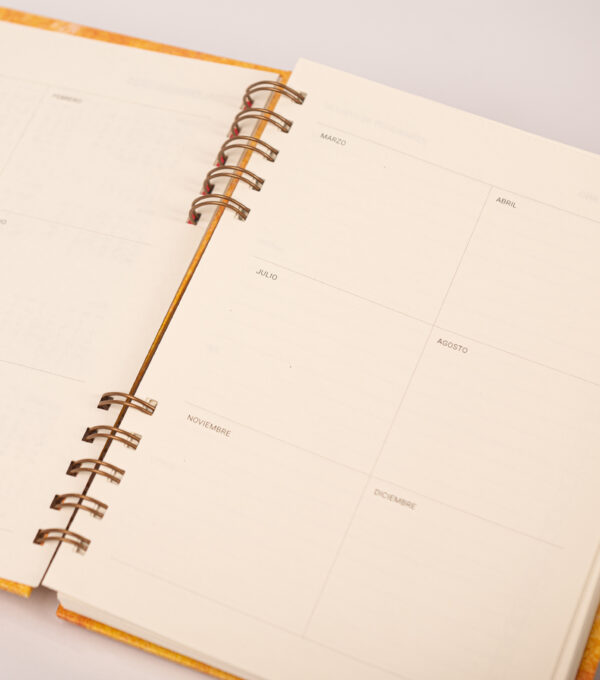 Agenda Semanal A5 Texturizado color narnaja - Image 5