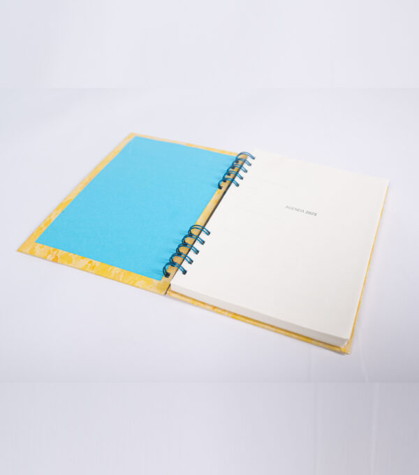Agenda Semanal A5 Texturizado color amarillo con flores - Image 2