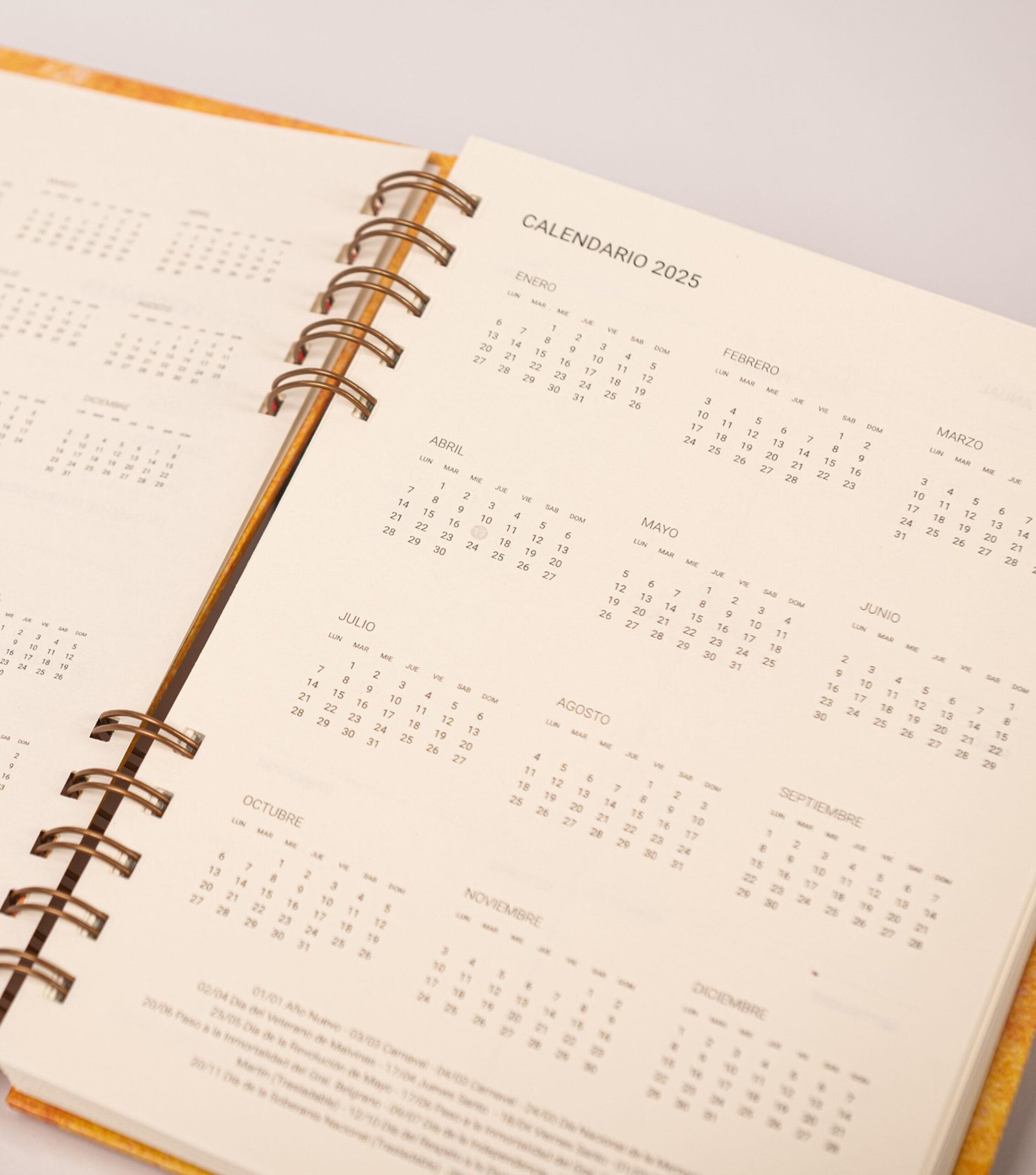 Agenda Semanal A5 Texturizado color narnaja - Image 5